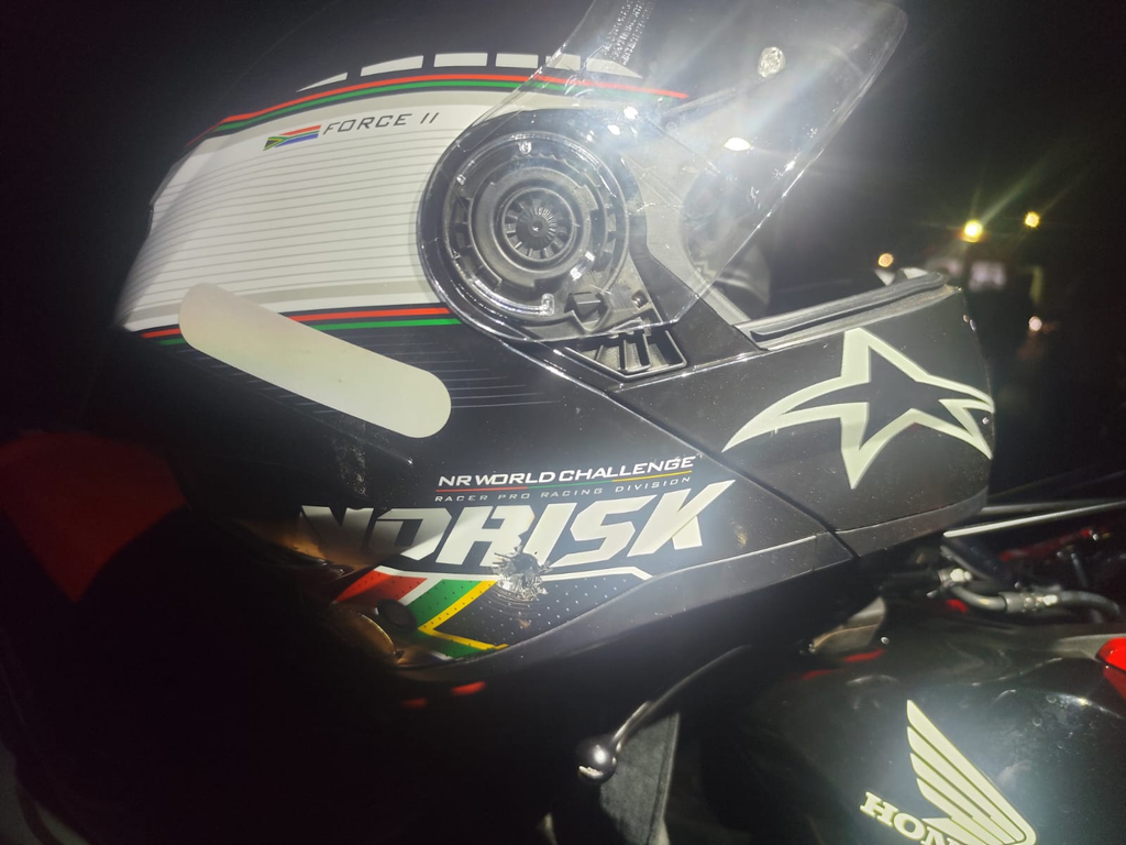 Dupla em moto persegue jovem e atira contra ele no Residencial Búzios Dupla em moto persegue jovem e atira contra ele no Residencial Búzios