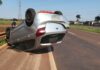 Carro capota várias vezes ao ser fechado por caminhão na BR-163, em Dourados
