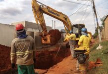 Obras de drenagem bloqueiam cruzamento na Capital