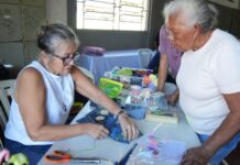 Do aprendizado à renda: mãe atípica transforma artesanato em negócio