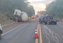 Acidente na BR-158 entre caminhão e caminhonete mata duas pessoas