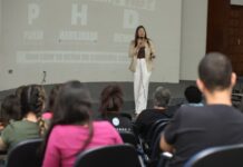 Primeiro dia do curso de marketing digital lota auditório no teatro do paço