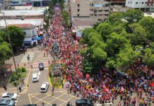 Vídeo: manifestação em prol do Lula reúne mais de 2 mil pessoas no centro da Capital