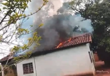 Vídeo: casa de liderança espiritual Guarani e Kaiowá é incendiada em Tacuru