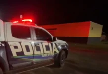 Jovem tenta se proteger no chão, mas é atingido por tiros em Jardim