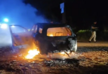 Caminhonete suspeita de ser usada em execução de casal é encontrada incendiada na fronteira