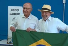 Lula vota em São Bernardo do Campo e diz estar confiante na vitória