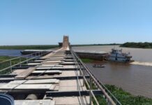 Barcaça colide com pilar de captação da Sanesul no Rio Paraguai; abastecimento segue normal