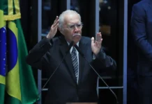José Sarney é internado em UTI após procedimento abdominal