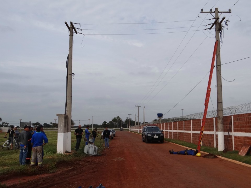 Homem morre eletrocutado ao receber descarga elétrica de cerca de 13 mil volts