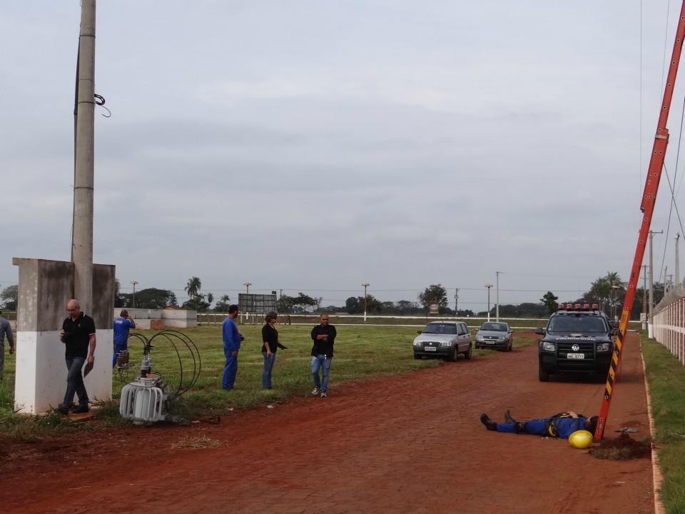 Homem morre eletrocutado ao receber descarga elétrica de cerca de 13 mil volts