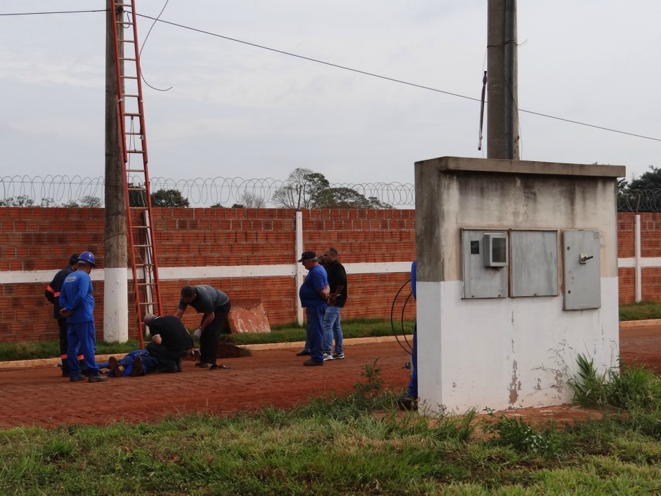 Homem morre eletrocutado ao receber descarga elétrica de cerca de 13 mil volts