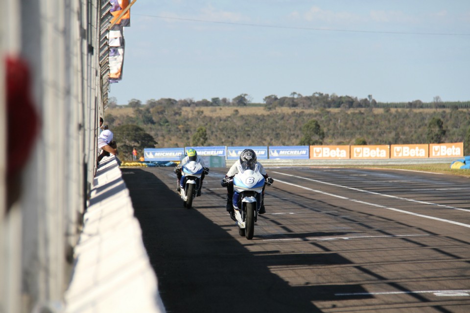 Moto GP 1000 reúne mais de 10 mil no Autódromo Internacional de Campo Grande