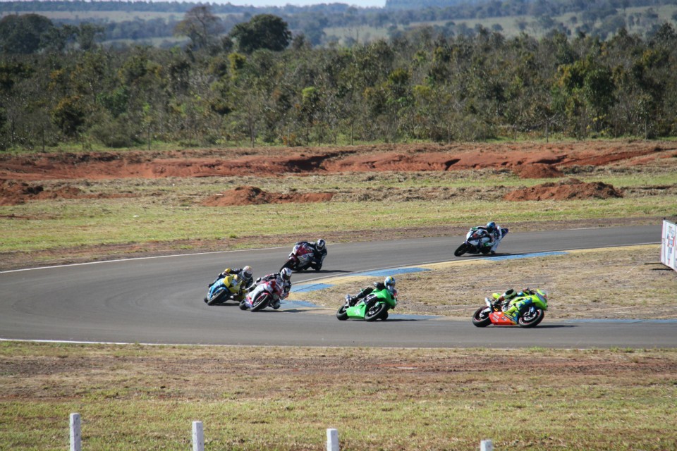 Moto GP 1000 reúne mais de 10 mil no Autódromo Internacional de Campo Grande
