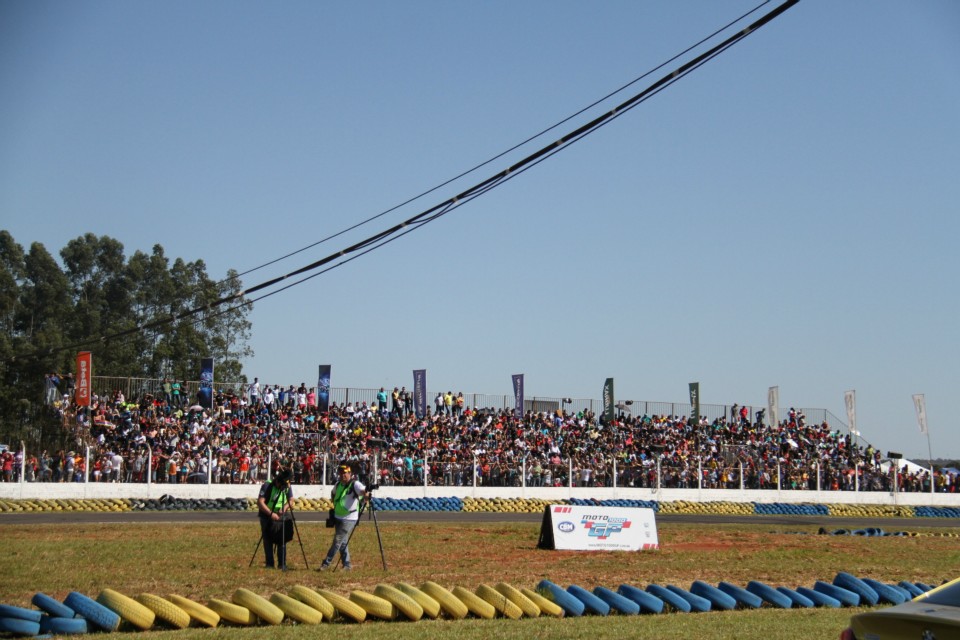 Moto GP 1000 reúne mais de 10 mil no Autódromo Internacional de Campo Grande