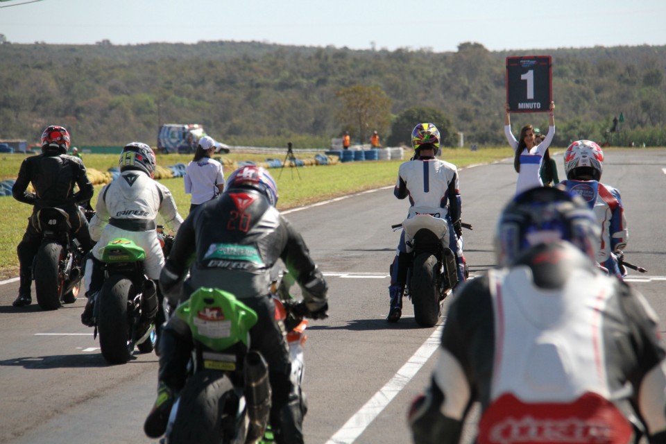 Moto GP 1000 reúne mais de 10 mil no Autódromo Internacional de Campo Grande