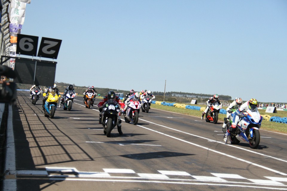 Moto GP 1000 reúne mais de 10 mil no Autódromo Internacional de Campo Grande