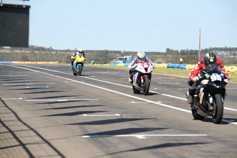Moto GP 1000 reúne mais de 10 mil no Autódromo Internacional de Campo Grande