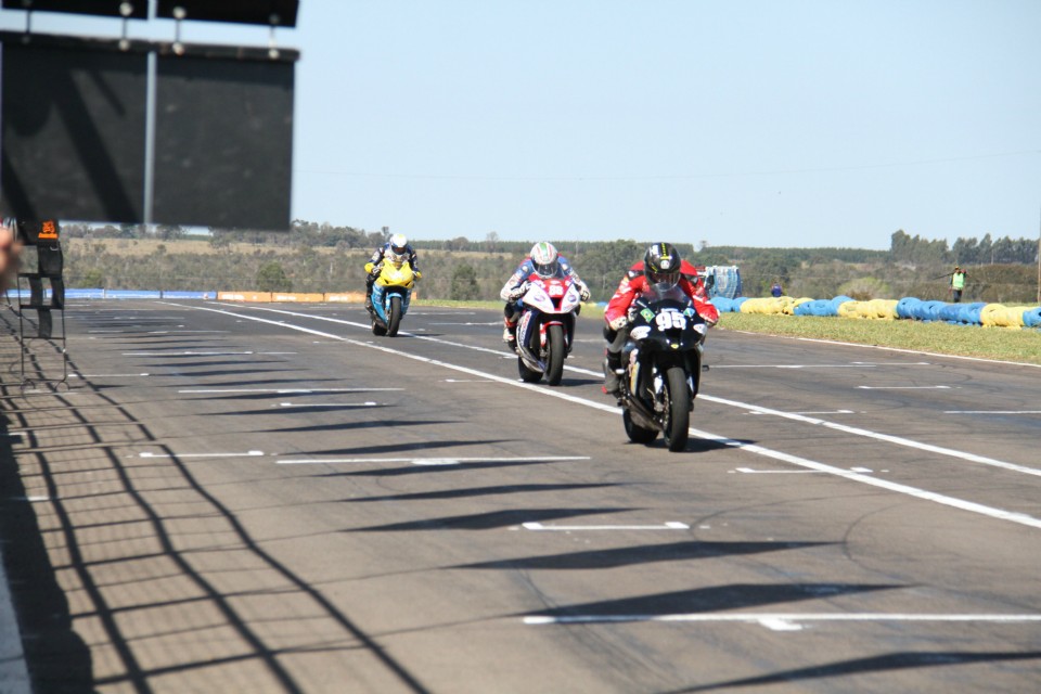 Moto GP 1000 reúne mais de 10 mil no Autódromo Internacional de Campo Grande