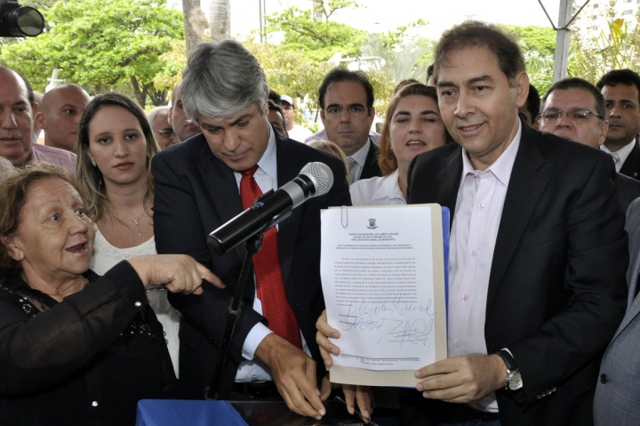 Prefeito Alcides Bernal reassume a Prefeitura da Capital