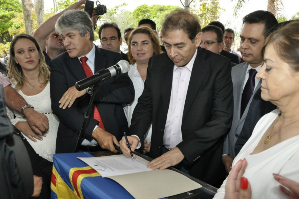 Prefeito Alcides Bernal reassume a Prefeitura da Capital