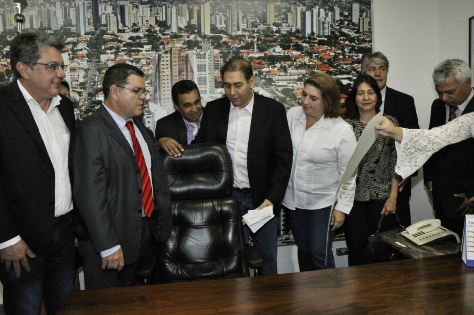 Prefeito Alcides Bernal reassume a Prefeitura da Capital