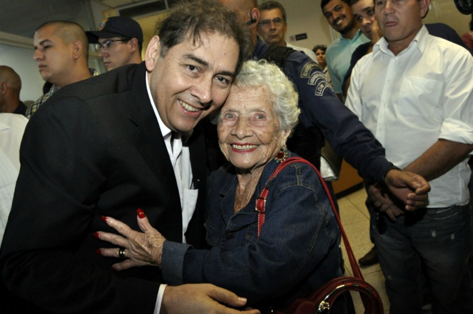 Prefeito Alcides Bernal reassume a Prefeitura da Capital
