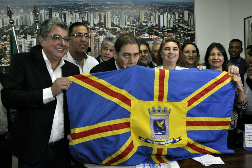 Prefeito Alcides Bernal reassume a Prefeitura da Capital