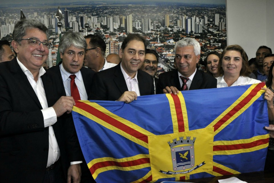 Prefeito Alcides Bernal reassume a Prefeitura da Capital