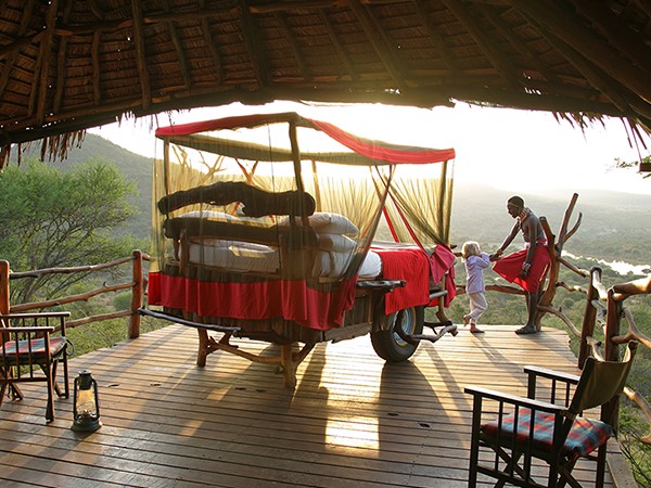 Quarto de hotel proporciona um visual incrível do continente africano