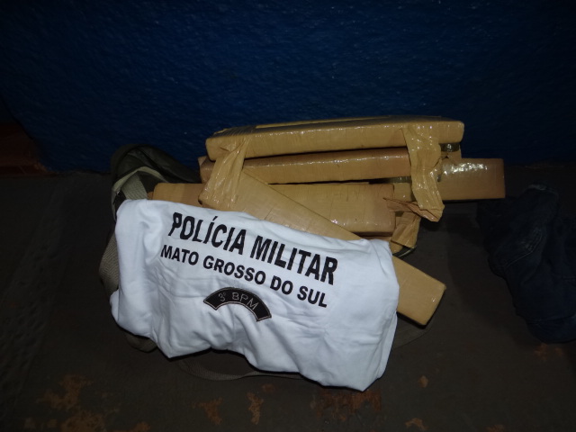 Cães denunciam e PM faz “limpa” em drogas na rodoviária