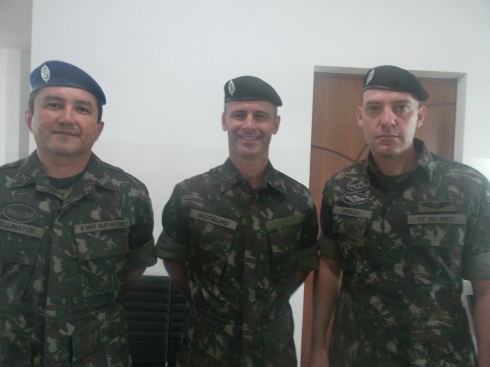 Troca de comando do 28º B Log em Dourados