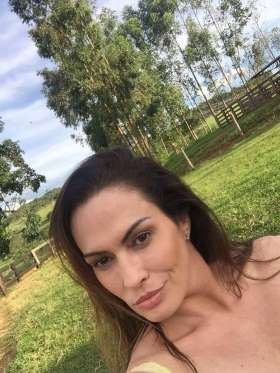 Núbia Óliiver decide morar no campo depois de morte do namorado: “Para retomar minhas forças”