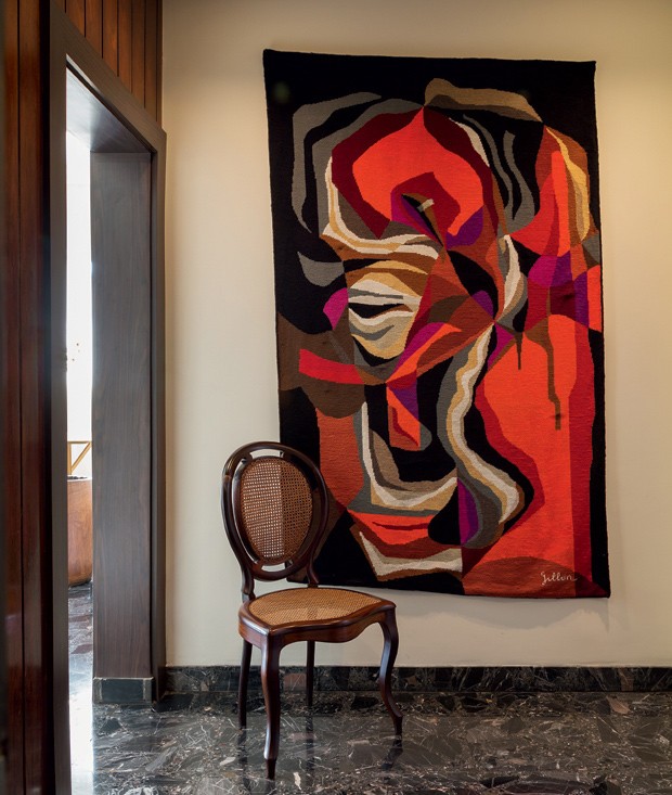 Décor ganha simetria, materiais naturais e peças de design