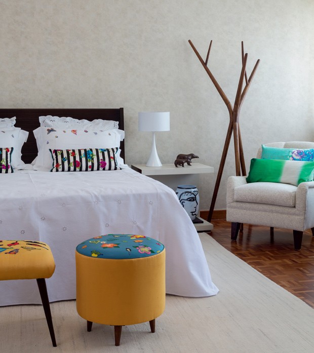 Décor ganha simetria, materiais naturais e peças de design