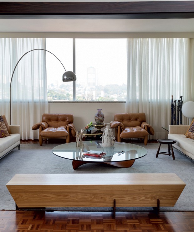 Décor ganha simetria, materiais naturais e peças de design