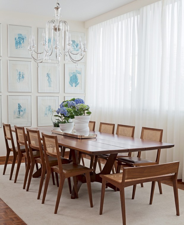 Décor ganha simetria, materiais naturais e peças de design