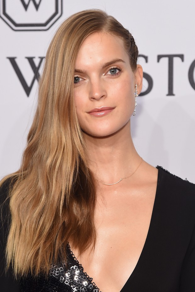 De ladinho: cabelo de um único lado é sucesso entre famosas no red carpet