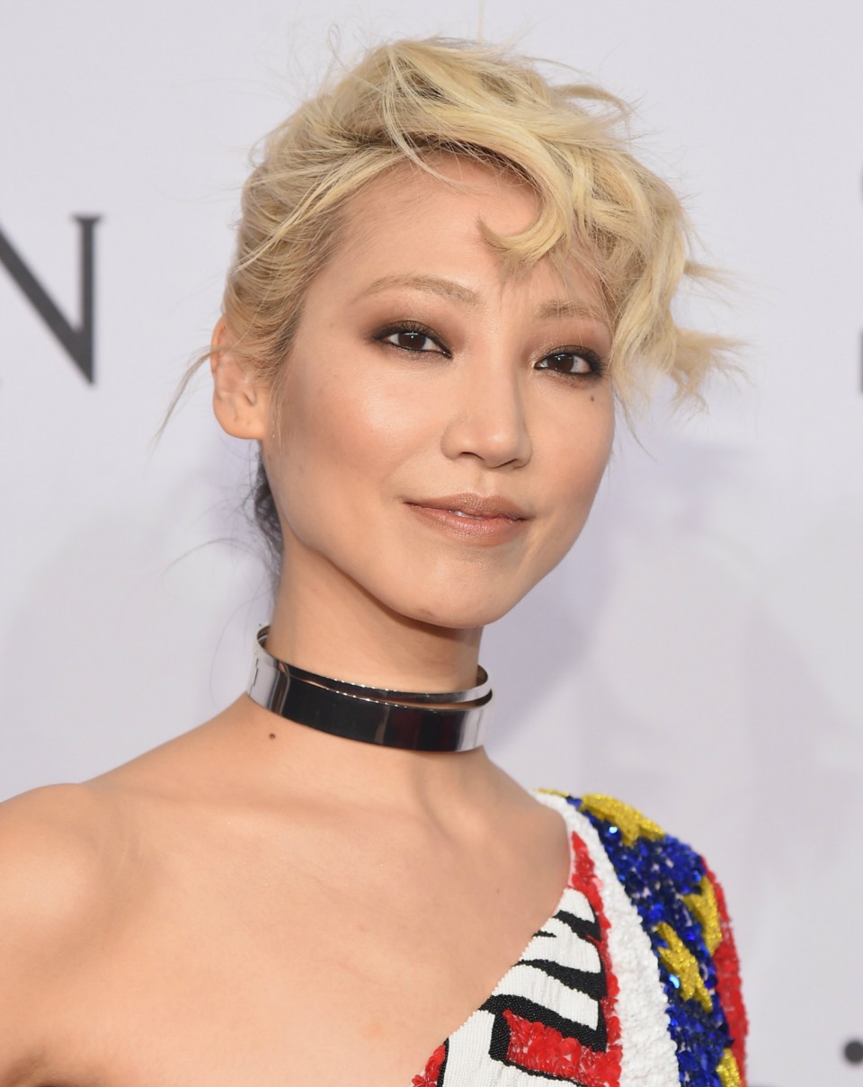 Gargantilhas vão à festa: como usar choker em looks noturnos