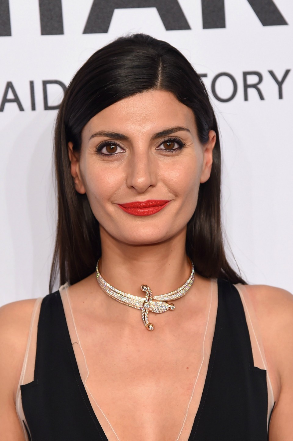 Gargantilhas vão à festa: como usar choker em looks noturnos