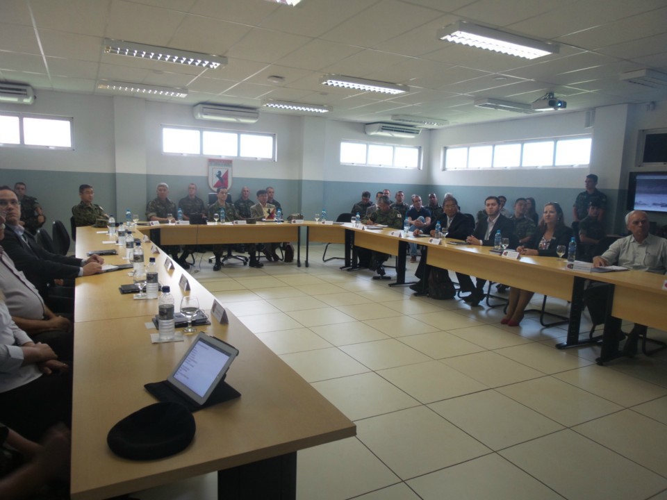 Japoneses conhecem modelo de segurança na fronteira do Brasil