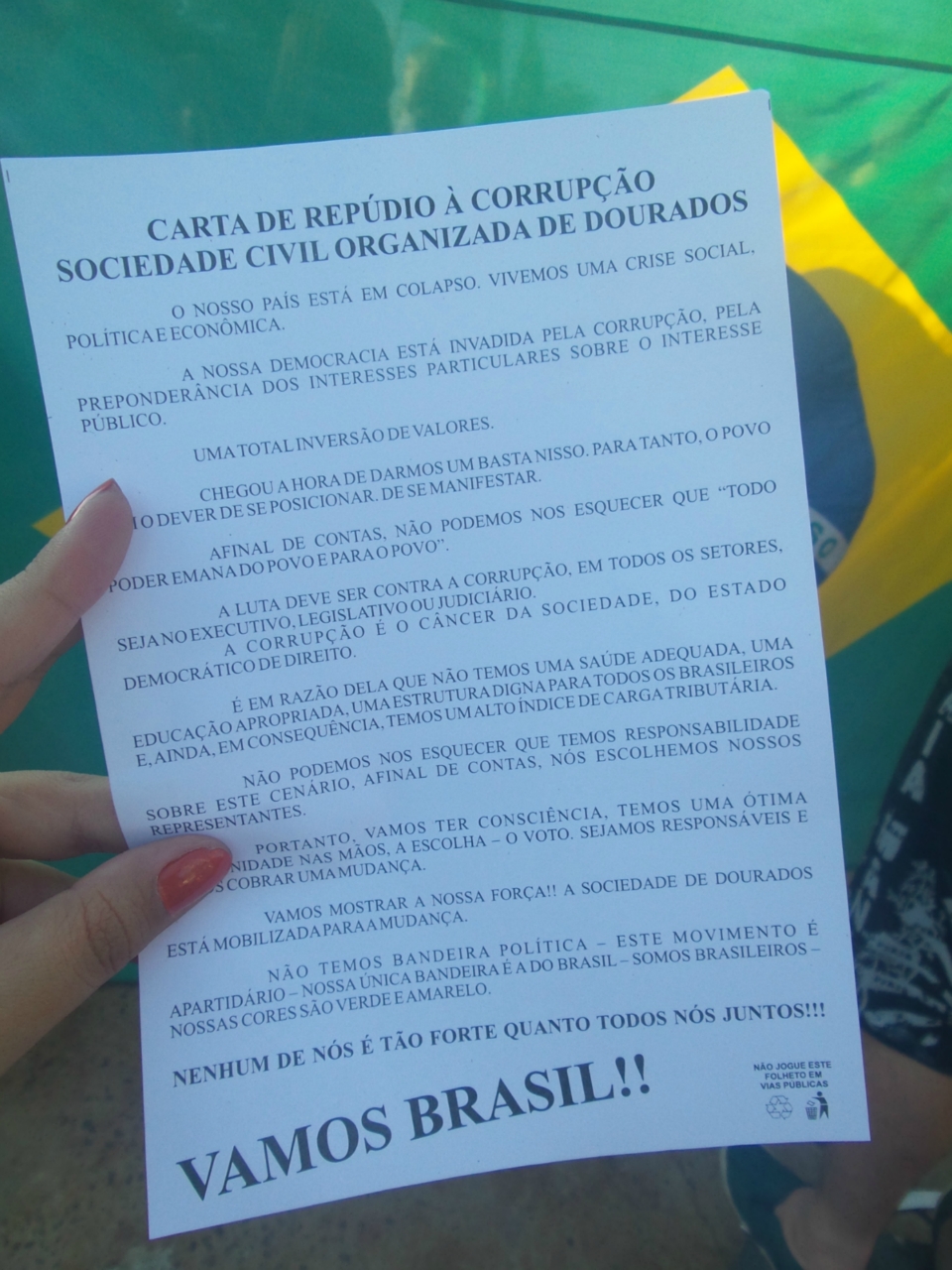 Em protesto a corrução milhares de pessoas foram às ruas na segunda maior cidade de MS Em protesto a corrução milhares de pessoas foram às ruas na segunda maior cidade de MS