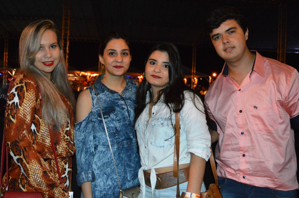 Veja quem marcou presença no show do Jads e Jadson Veja quem marcou presença no show do Jads e Jadson