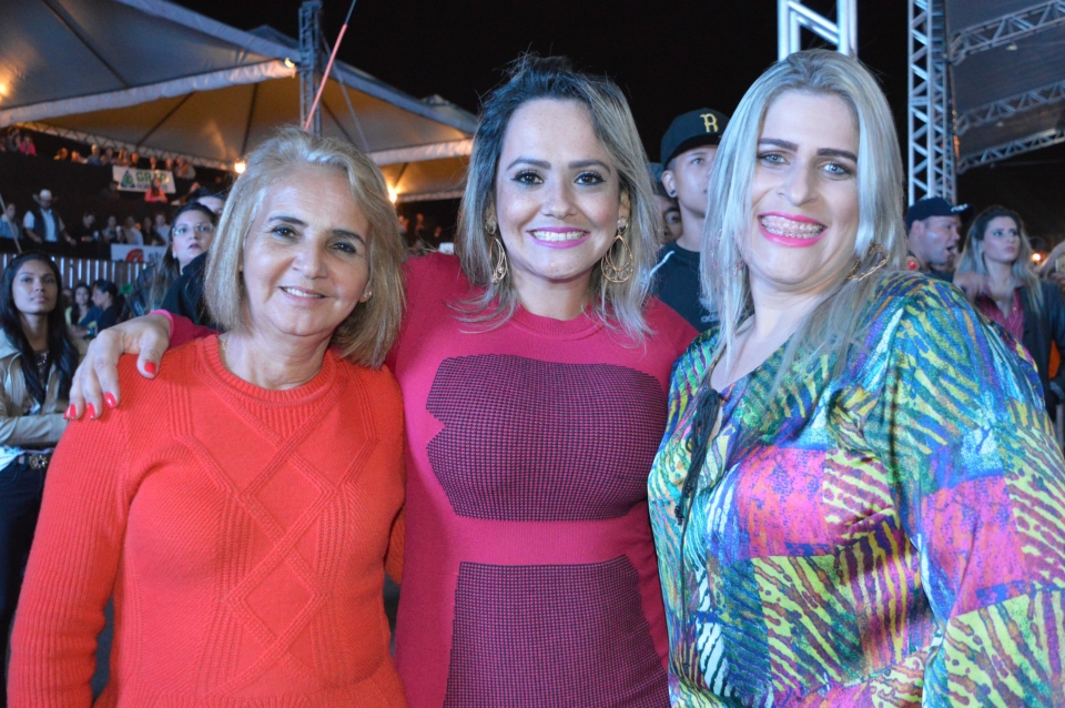 Veja quem marcou presença no show do Jads e Jadson Veja quem marcou presença no show do Jads e Jadson