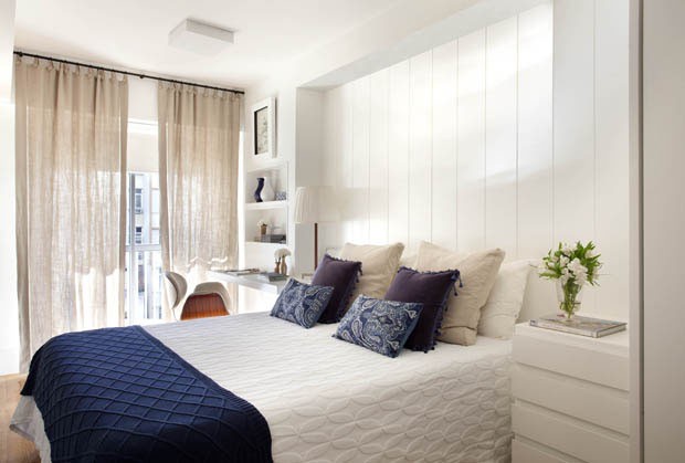 Base neutra e toques de cor dão charme a apartamento de 75 m²