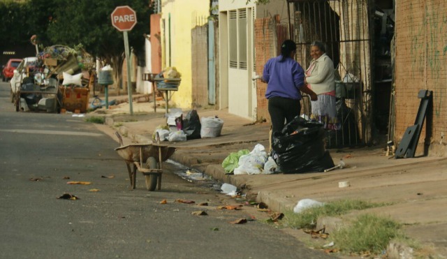 Coleta de lixo atrasa na Capital
