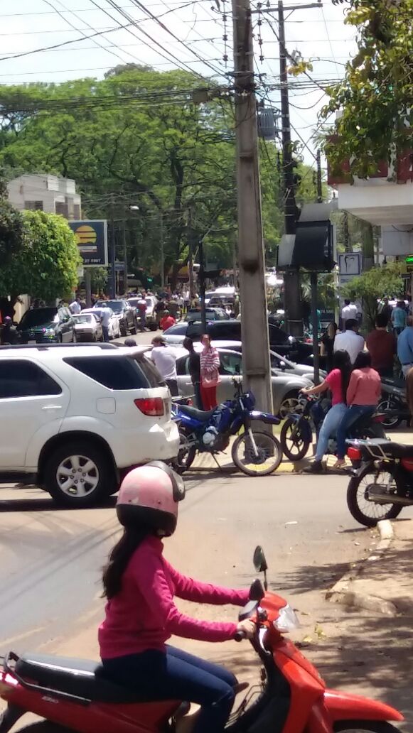 Bangue-bangue na região central de Pedro Juan deixa feridos Bangue-bangue na região central de Pedro Juan deixa feridos