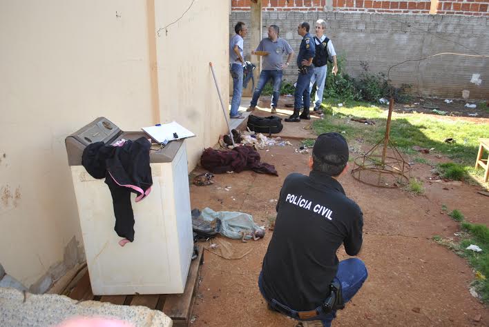 Crianças encontram feto em residência