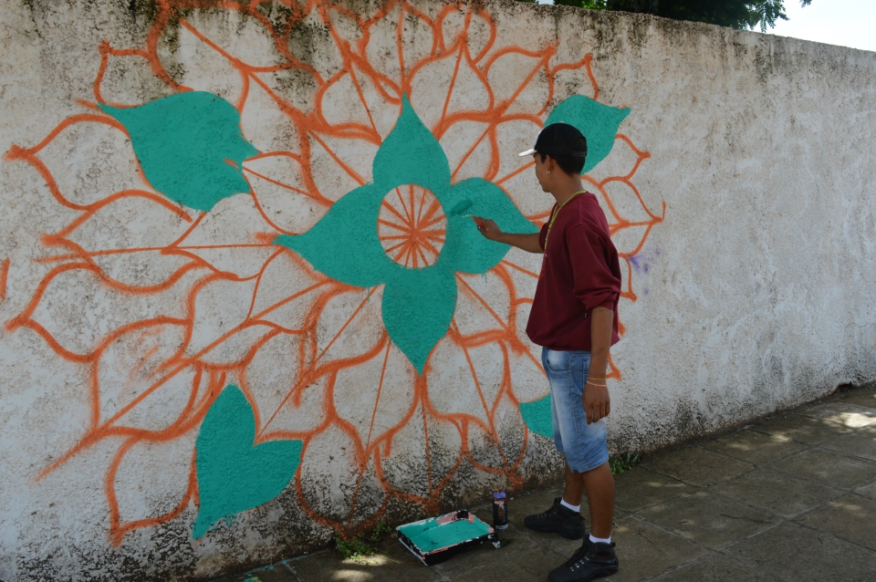 Projeto ajuda jovens a se expressarem através do grafite Projeto ajuda jovens a se expressarem através do grafite