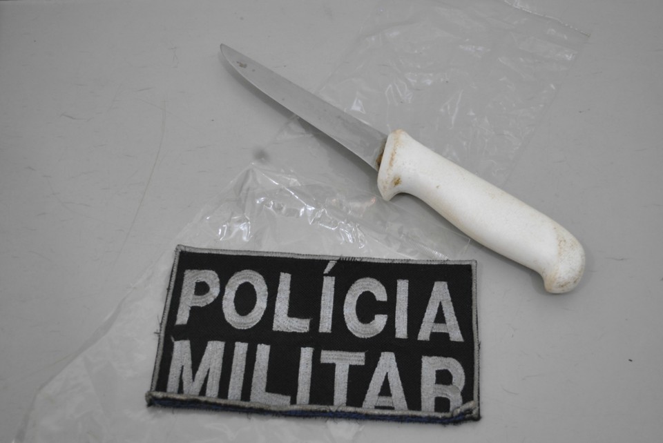 Acusada de matar jovem a facadas é presa